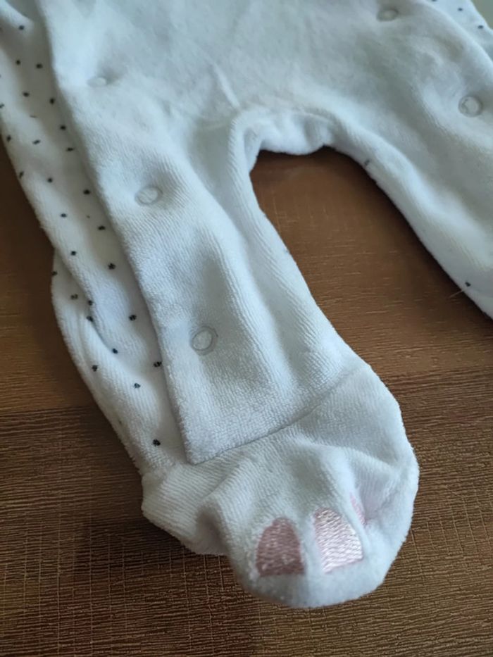 Joli petit pyjama blanc 1mois - photo numéro 3