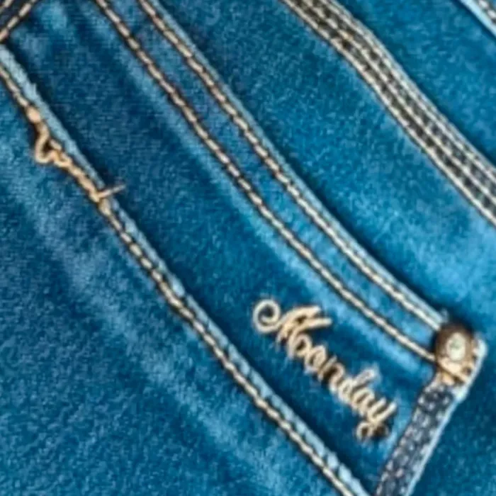 Jean Monday , coupe slim fit ,taille basse ,texture stretch - photo numéro 12
