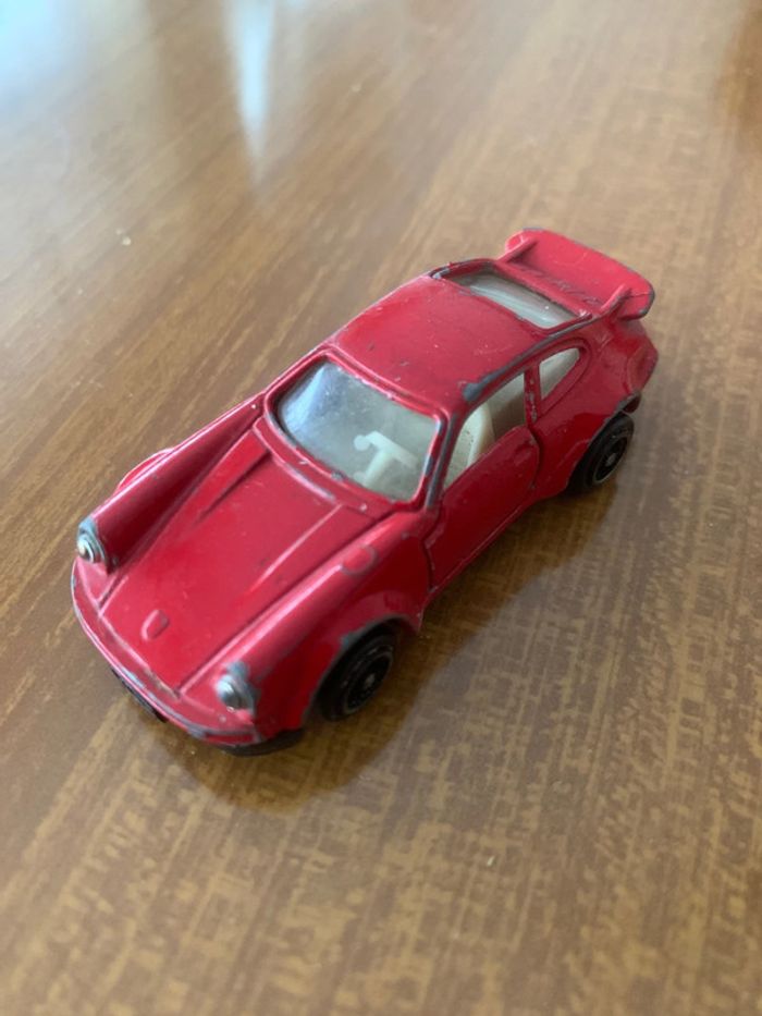 Voiture vintage Porsche 911 turbo CF303