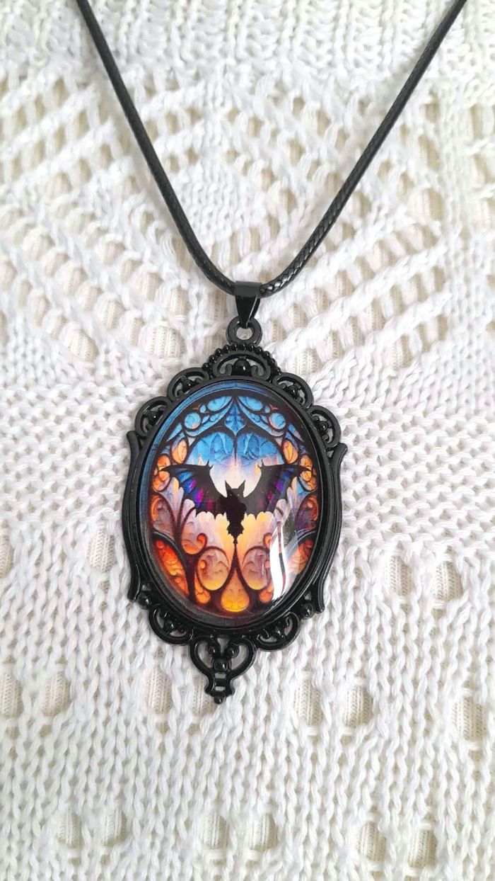 Bijoux Halloween | Collier avec pendentif ovale en résine - photo numéro 2