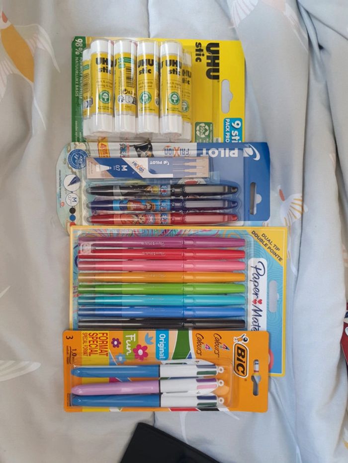 Lot fournitures scolaires
