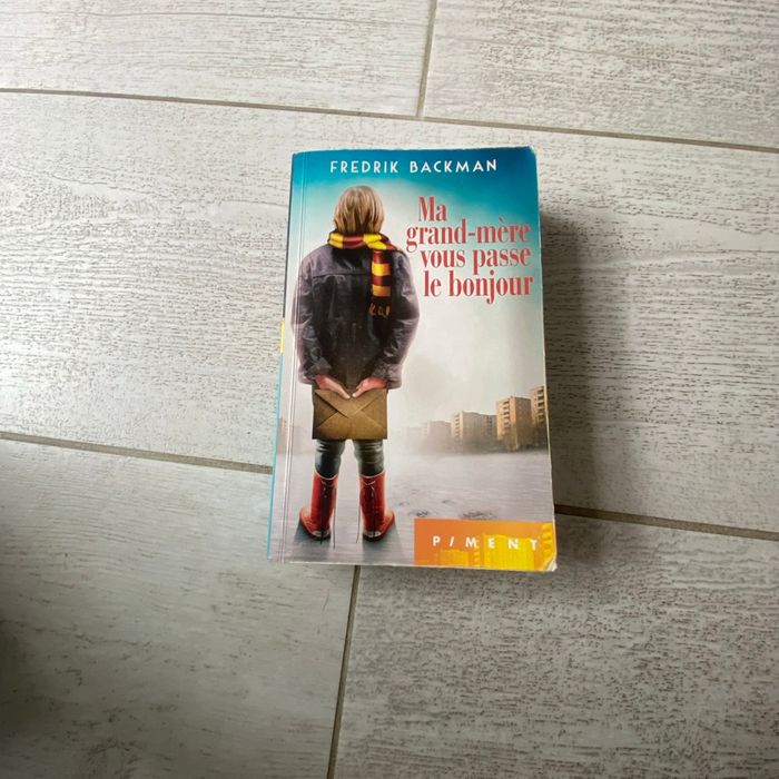 Livre Ma grand mère vous passe le bonjour de Frederik Backman