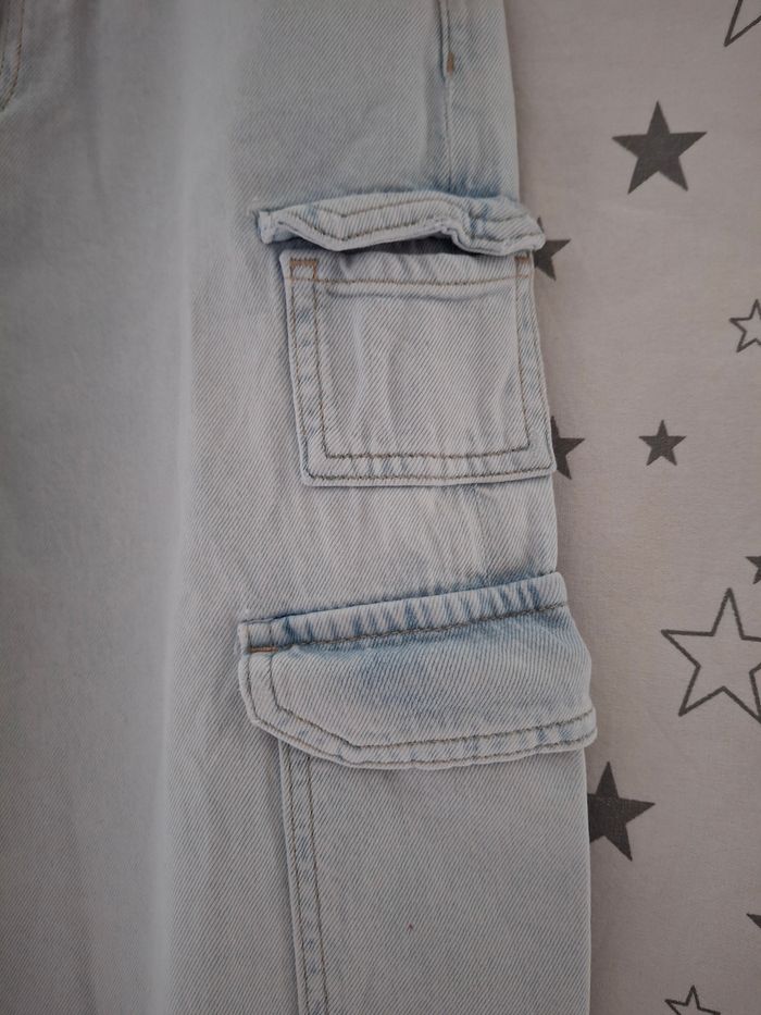 Jeans bleu clair cargo large réglable 12 ans H&M 
Très bon état - photo numéro 2