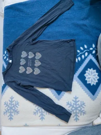 t-shirt manche longue de la marque Okaidi en très bon état taille 8 ans