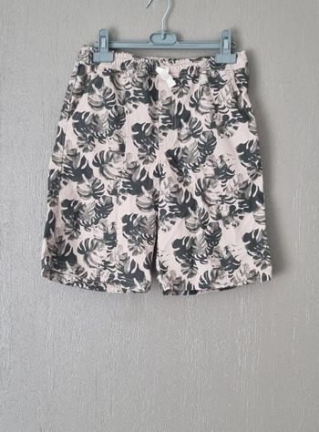 Short avec feuilles