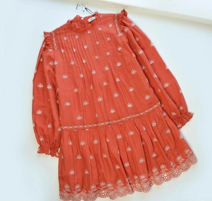 Robe bohème corail brodée fleurs blanches Zara taille S - photo numéro 2