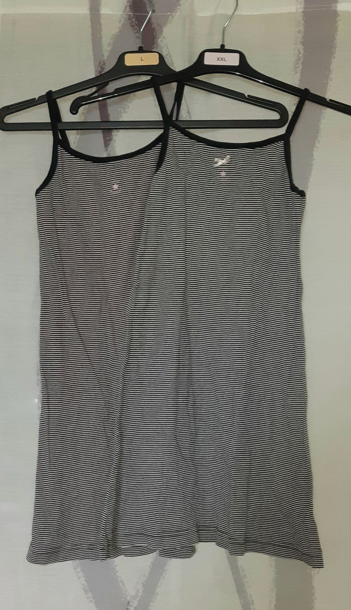 2 chemises de nuit fille Taille 12 ans Petit Bateau