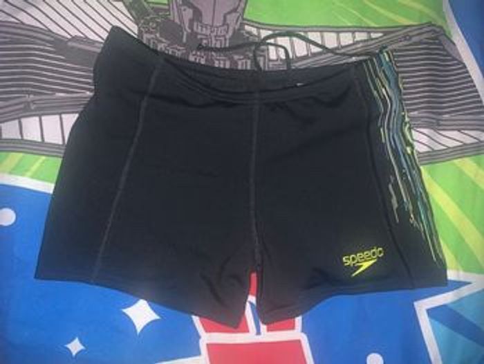 Maillot de bain short et un bonnet speedo taille14/ 16ans - photo numéro 3