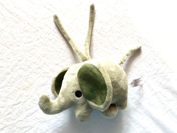 Petit Eléphant Gris Intérieur Oreilles Verts Boule Musicale Animal Savane Peluche Enfants Bébés