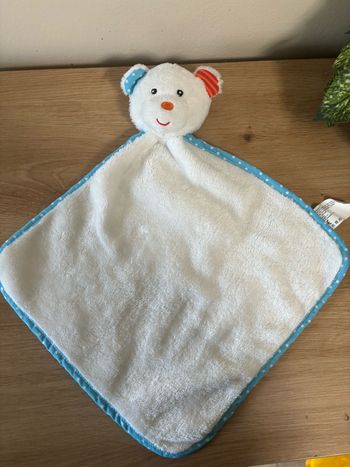 Doudou plat ours blanc bord bleu grelot action zd trading