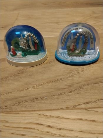 Lot de 2 boules à neige l'immaculée conception 
