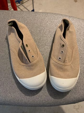 Chaussures baskets basses enfant mixte fille ou garçon un extenso Tissu beige Œillets colorés