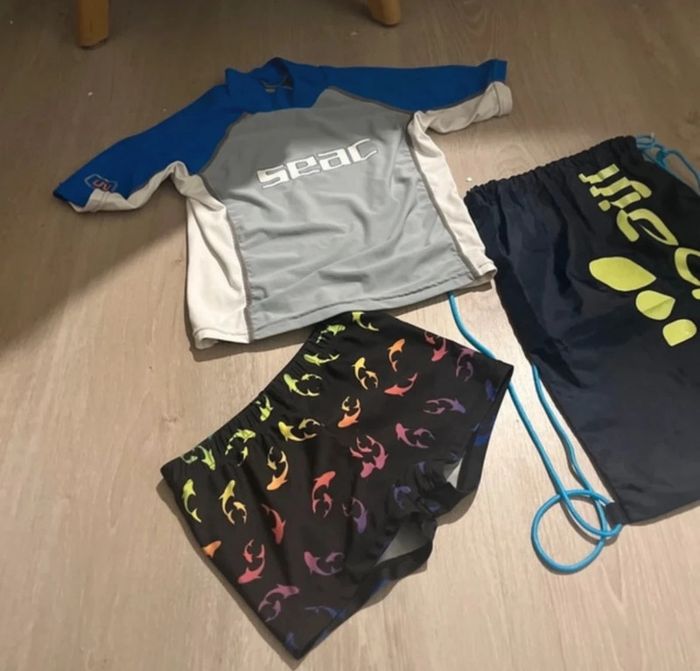 Maillot de bain / tee shirt anti uv soleil / serviette & petit sac enfant - photo numéro 2