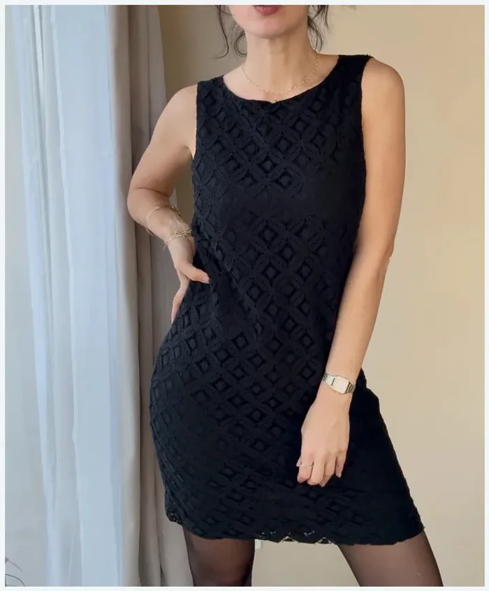 Robe noire en dentelle Monoprix 36 très bon état - photo numéro 2