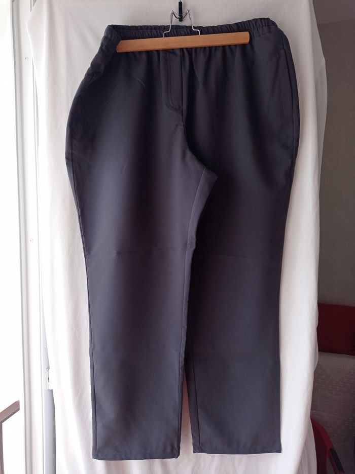 PANTALON Femme CHARMANCE Gris. NEUF.