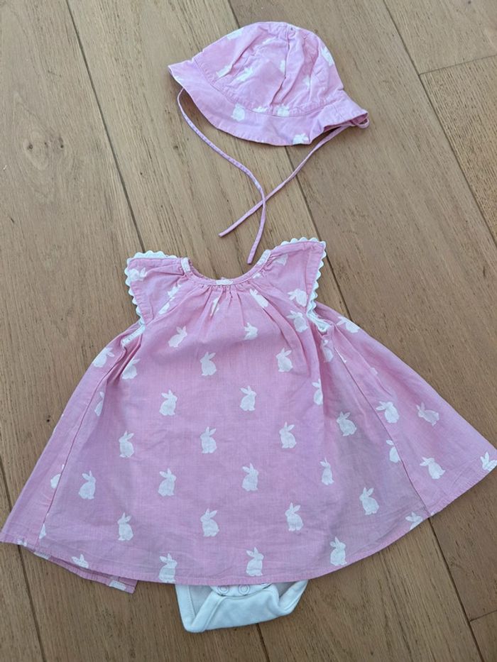 Robe jacadi et chapeau assorti