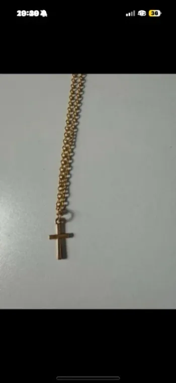 Chaîne couleur or + croix