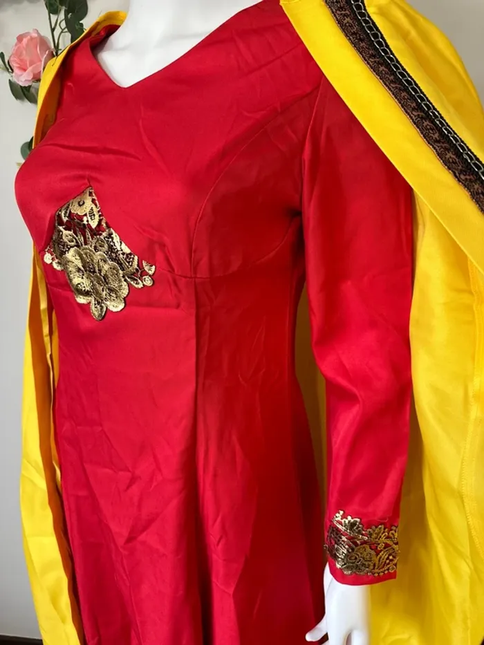 Costume traditionnel femme - photo numéro 6