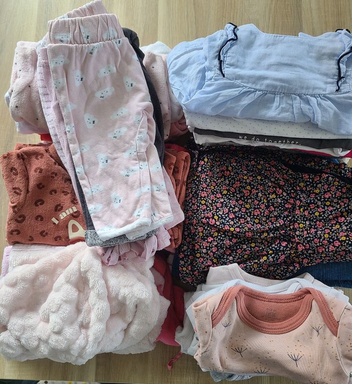 Lot vêtements fille 1 mois (44 pièces)