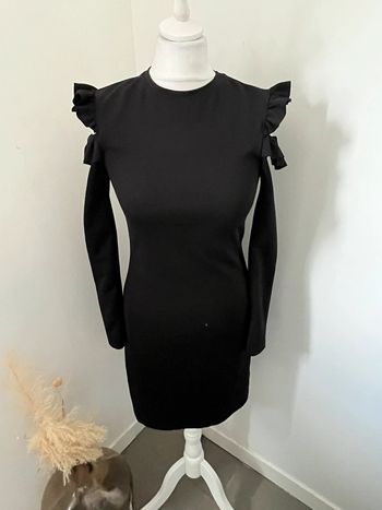 Robe noire épaules dénudées atmosphère XS