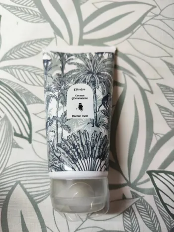 eskalia crème gommante escale bali 150 ml valeur 20€ à utiliser 12 mois après ouverture