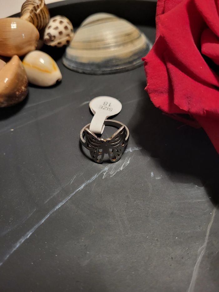 Bague papillon acier inoxydable neuve Taille 56 - photo numéro 4