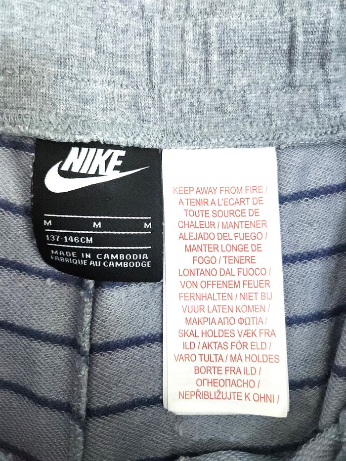 Short Fille Nike à Rayures - Taille 10-12 ans (M) - photo numéro 4