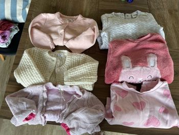 Lot gilets et pulls 9 mois