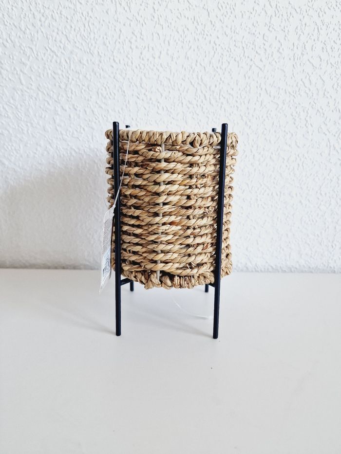 Primark - Cache-pot en osier, sur pieds en métal noir - Neuf avec étiquette ! - photo numéro 4