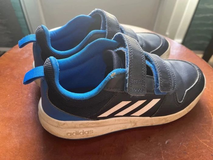 Baskets Adidas taille 33 - photo numéro 2