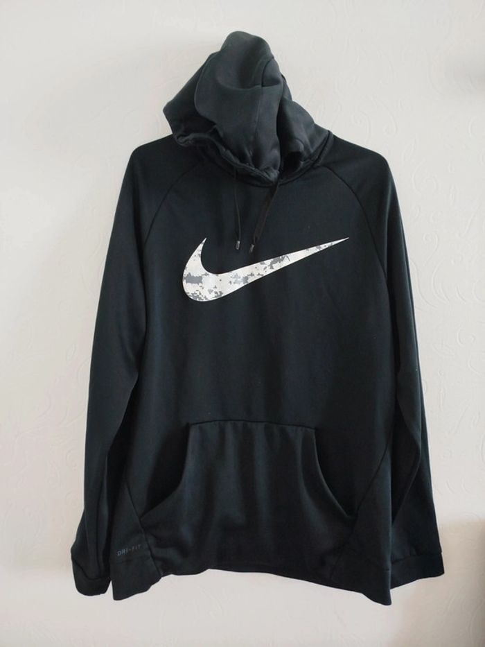 Pull Nike dri-fit taille 40