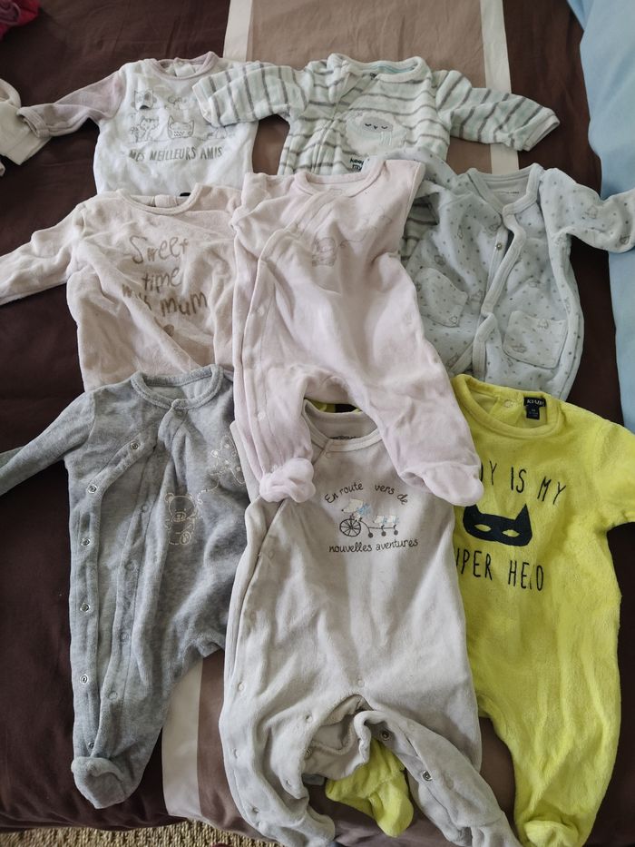 Lot vêtements 1 mois - photo numéro 3
