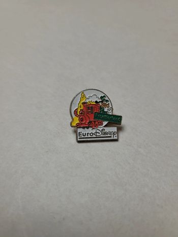 Pin's euro disney frontierland