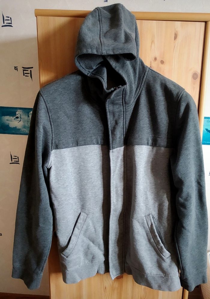 Gilet à capuche en L