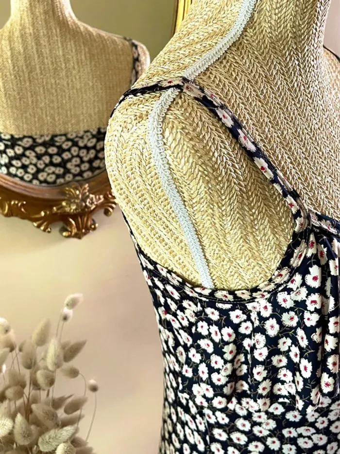 Robe à volant Motif Floral – Marine et Blanc – Neuf - photo numéro 7