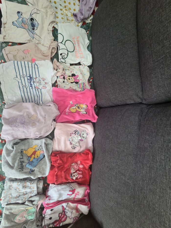 Lot vetement disney 12/18mois