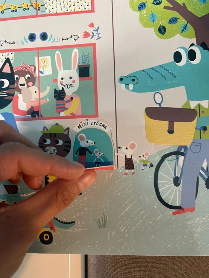 Livre animé avec volets surprises mon premier jouer à la creche - photo numéro 13