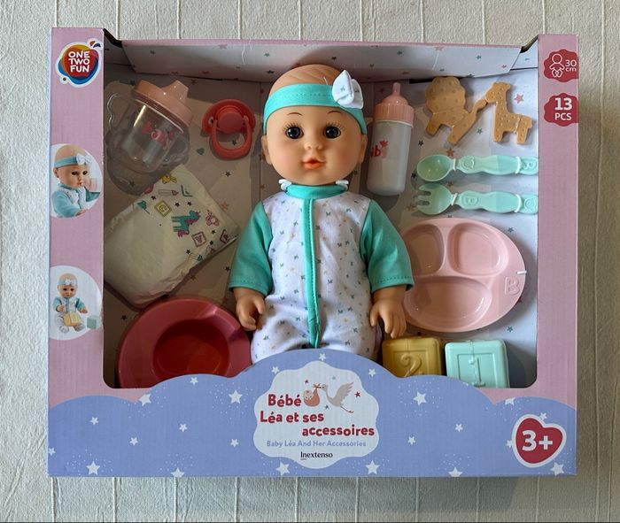 Coffret Poupon Bébé Léa et ses accessoires
