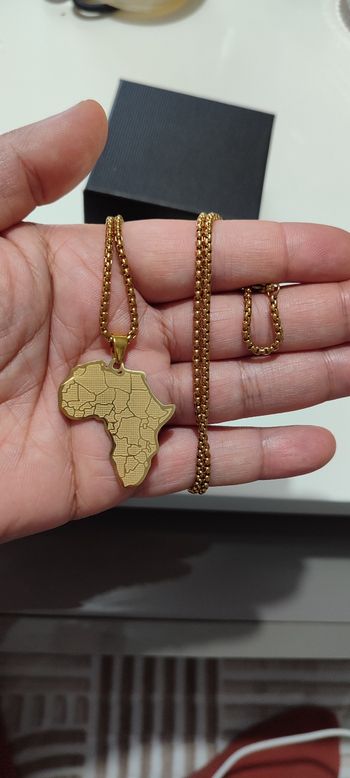Collier avec pendentif carte d'Afrique