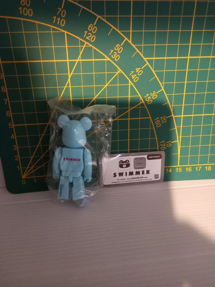 Bearbrick swimmer - photo numéro 2