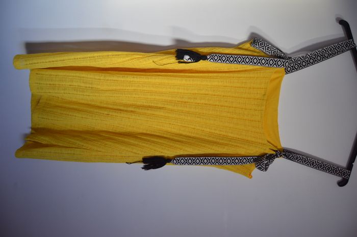 Robe jaune Zara M – bretelles ethniques noires & blanches, style été - photo numéro 3