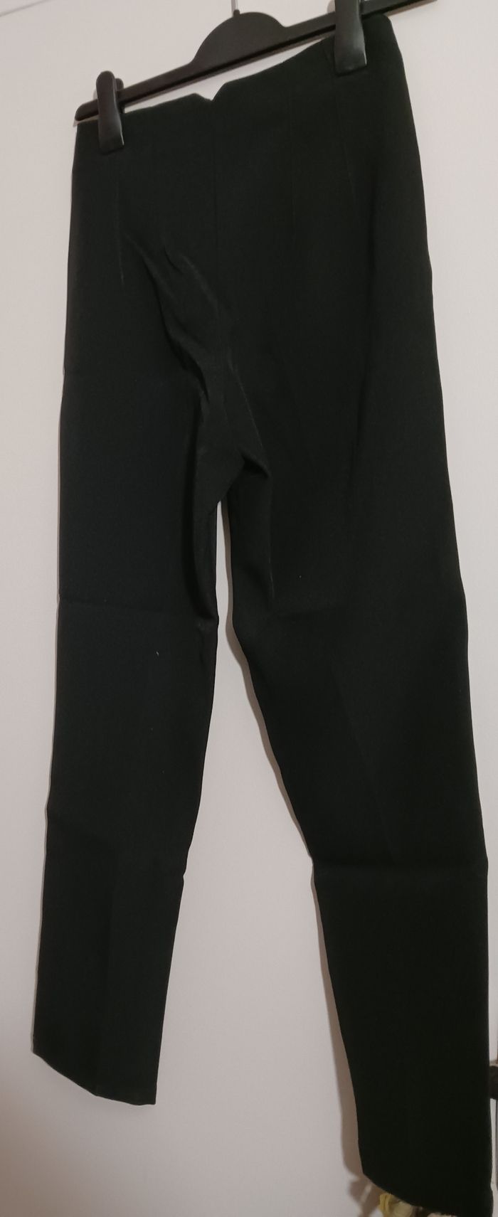 Pantalon noir, taille 34 / 36 ; excellent état voire comme neuf - photo numéro 2