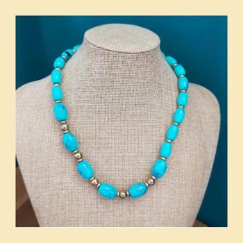 Collier vintage – Pierre turquoise & perles dorées, élégant et lumineux