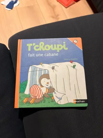 Livre pour enfants tchoupi fait une cabane