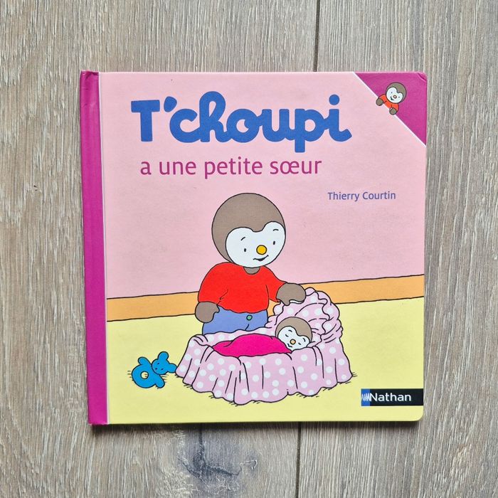 Livre t'choupi a une petite sœur . N°16. Edition Nathan - photo numéro 1