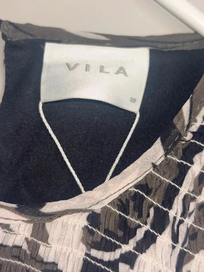 Robe Vila neuve Taille M/38 - photo numéro 3