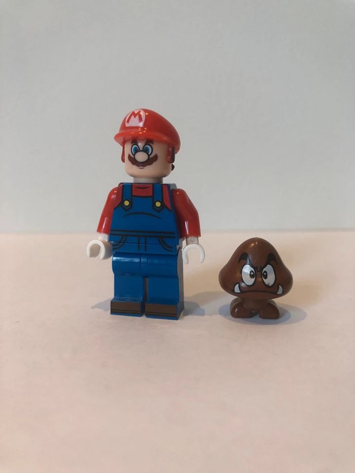 Figurine type lego Mario et le champignon magique. Super Mario