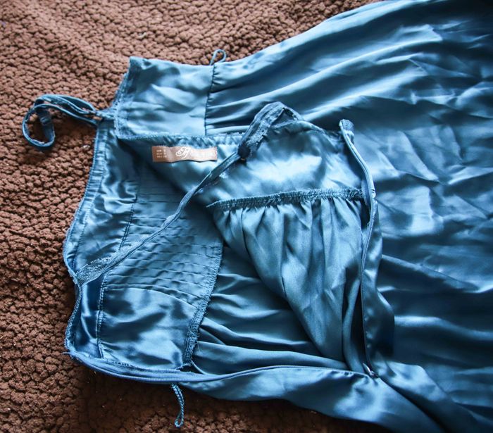 Petite Robe effet satinée bleu nuit - photo numéro 3