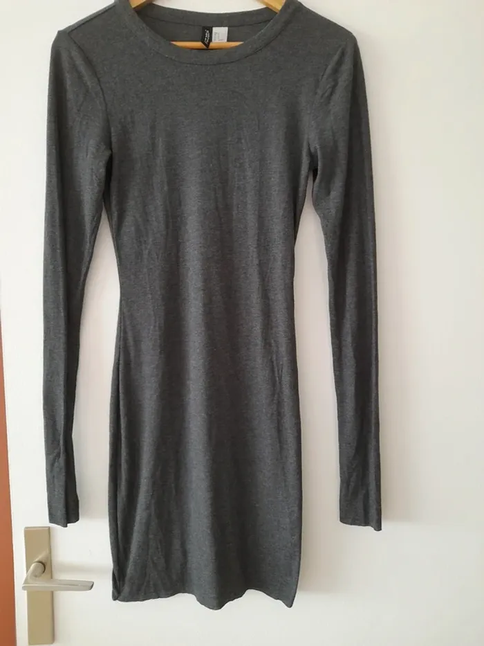 Robe moulante col rond
