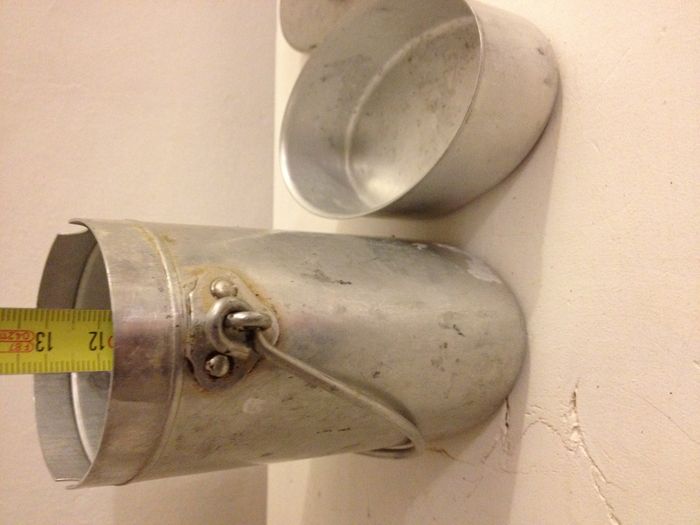 Ancien mini sceau en aluminium gris clair  avec anse et couvercle pour décoration ou autre - photo numéro 7